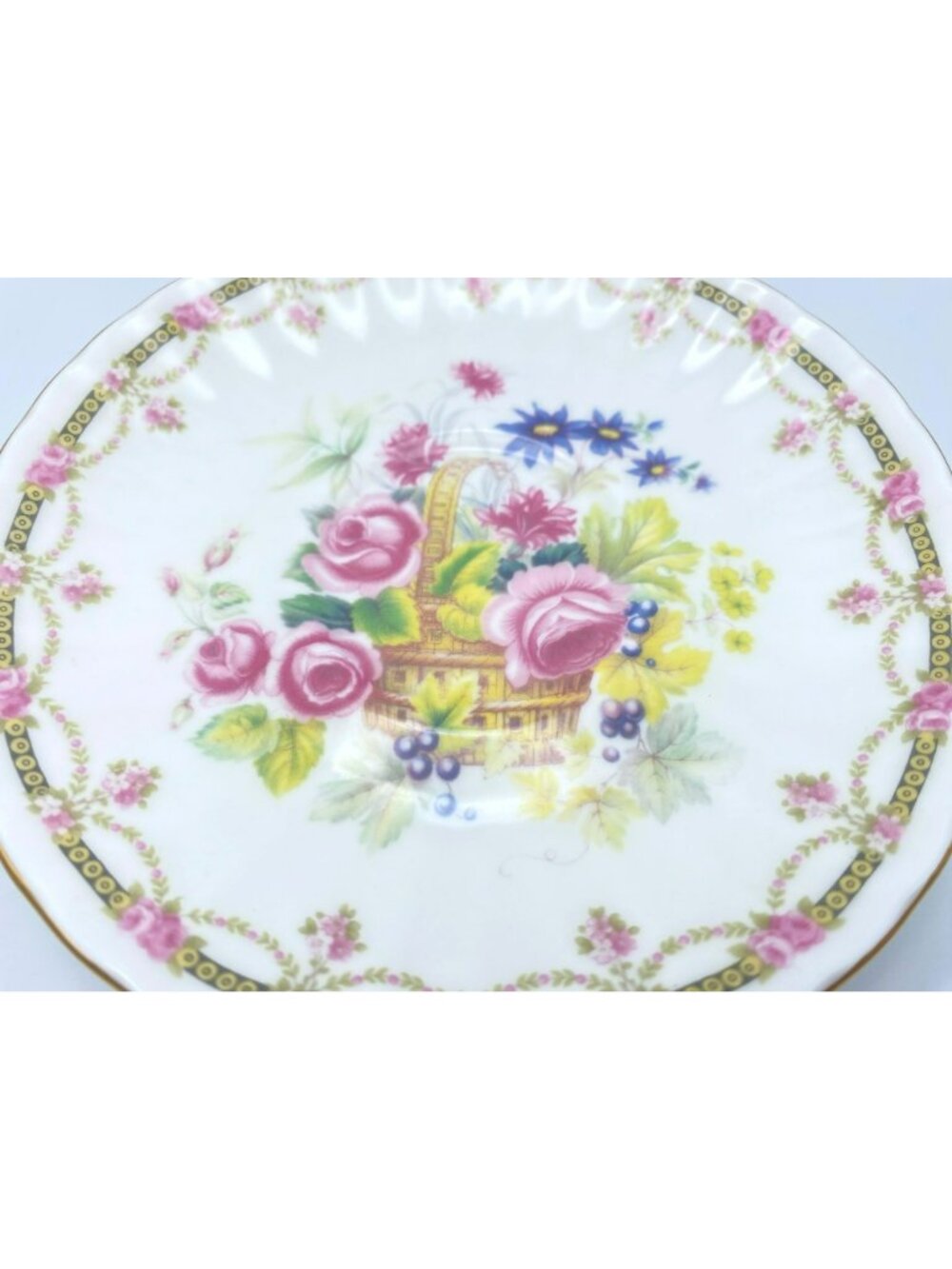 Vintage Duchess London Collection Floral Swag Basket Bone China Tea Cup & Saucer - Picture 9 of 9